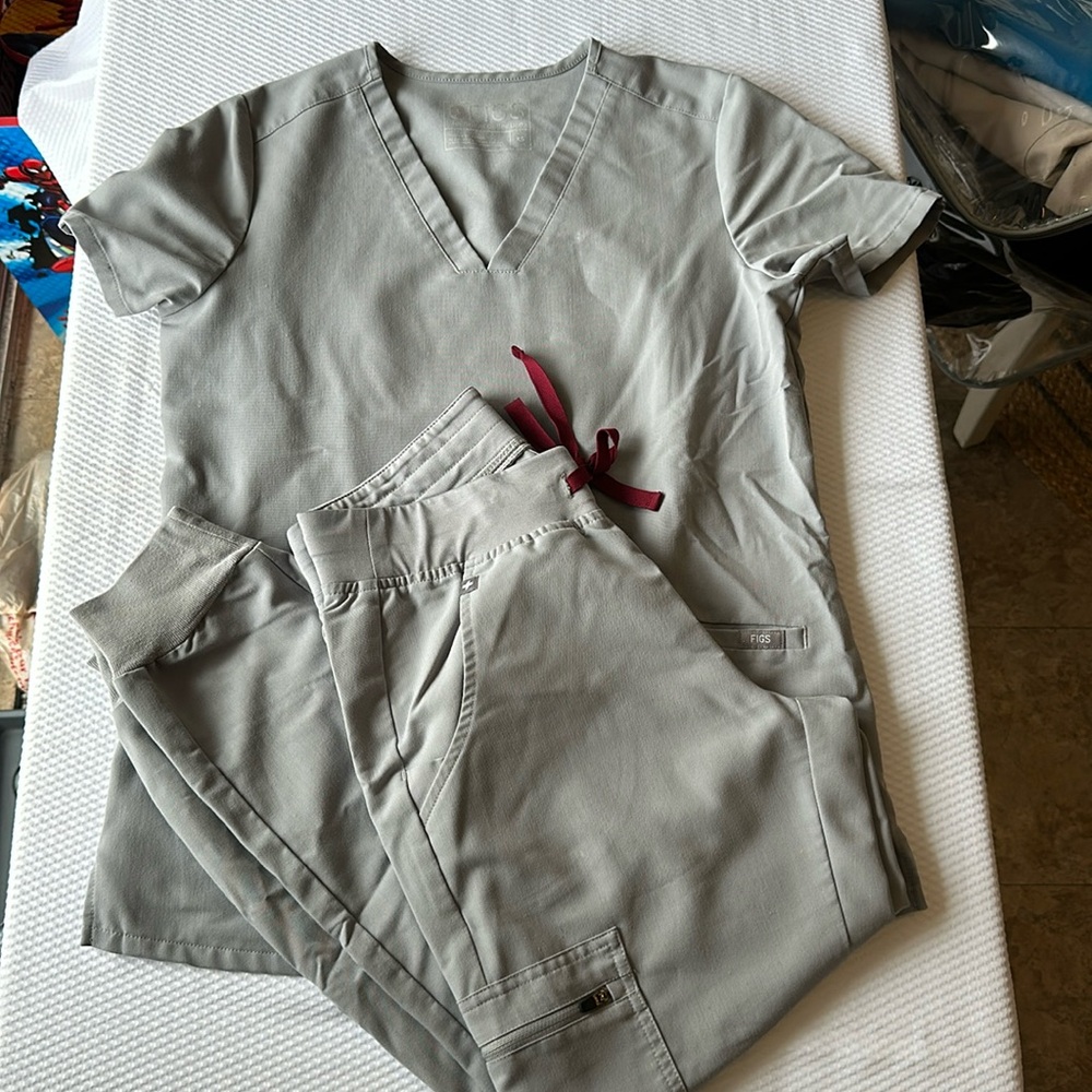 Figs Set Xs Top Xs/P Bottom - image 1